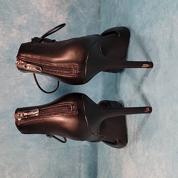 💛4 Inch BCBGeneration Stilletto Heels with Ankle Straps and Rear Zippers - Picture 6 of 10